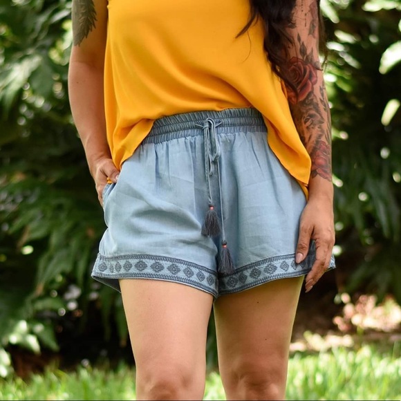 The House Of Gentry Pants - Embroidered Chambray Shorts